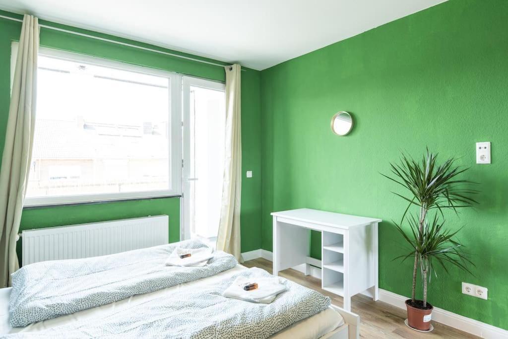 Nature Inspiration Apartment With Balcony & Grill Bbq In Duisburg Mitte Central Station 10 Mins & Big Tv With Photo Lights Экстерьер фото