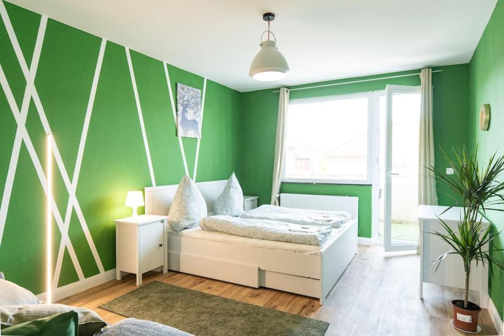 Nature Inspiration Apartment With Balcony & Grill Bbq In Duisburg Mitte Central Station 10 Mins & Big Tv With Photo Lights Экстерьер фото
